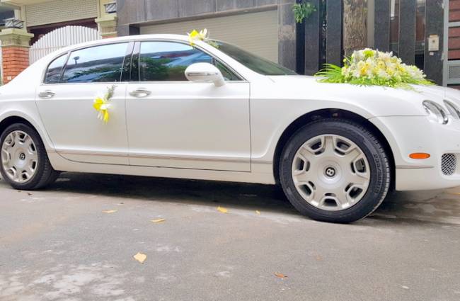 Cho thuê xe cưới Bentley Flying Spur