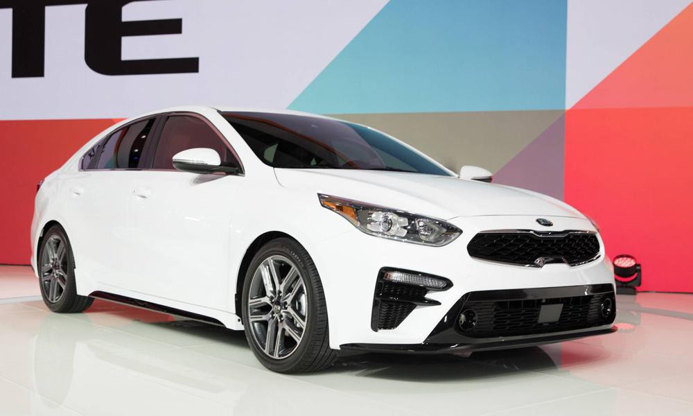 Cho thuê xe cưới Kia Cerato trắng