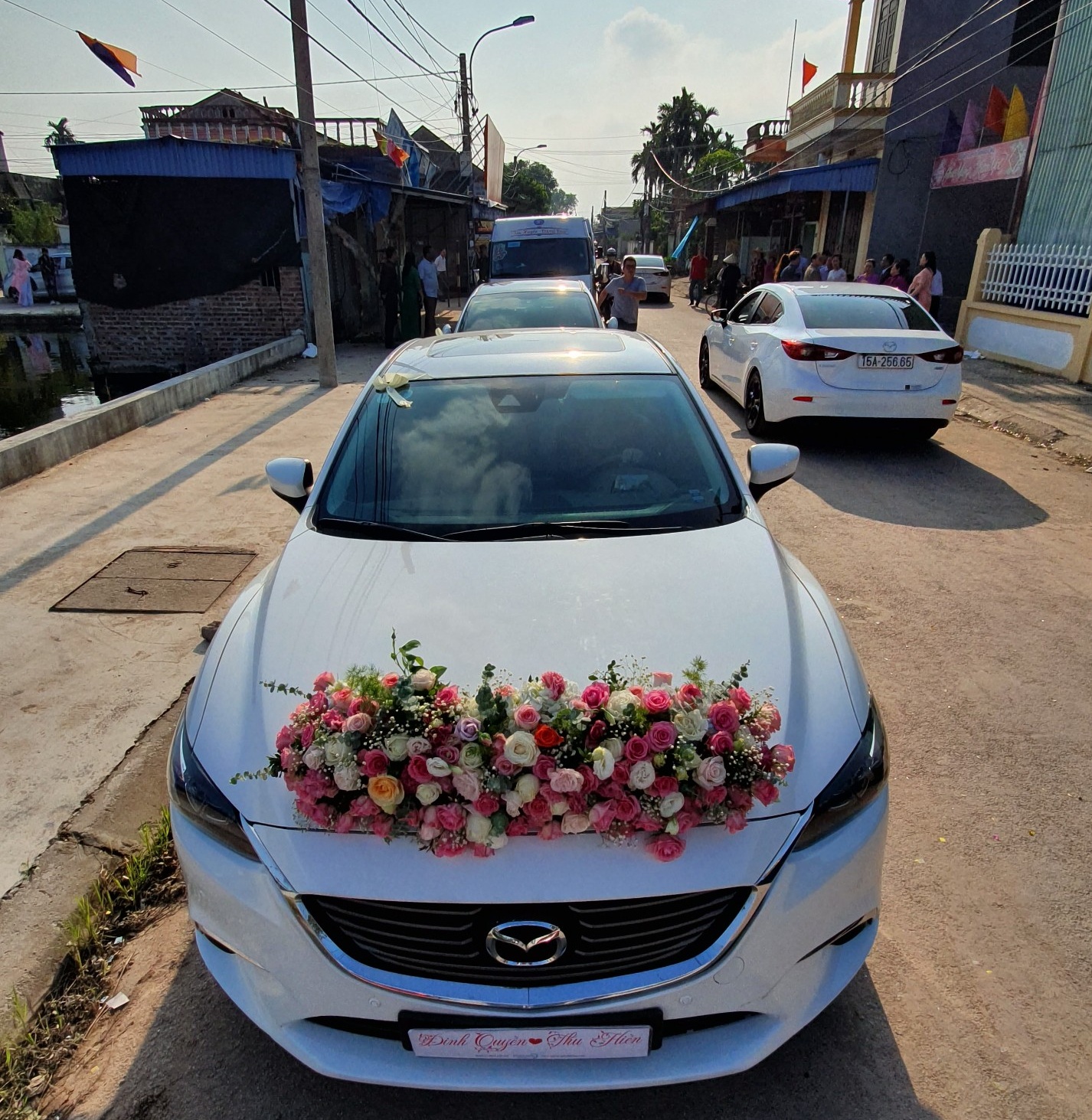 Cho thuê xe cưới Mazda 6