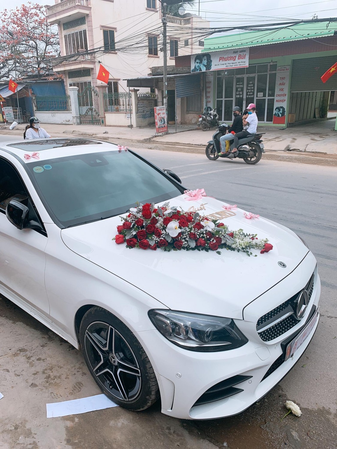Cho thuê xe cưới Mercedes C300