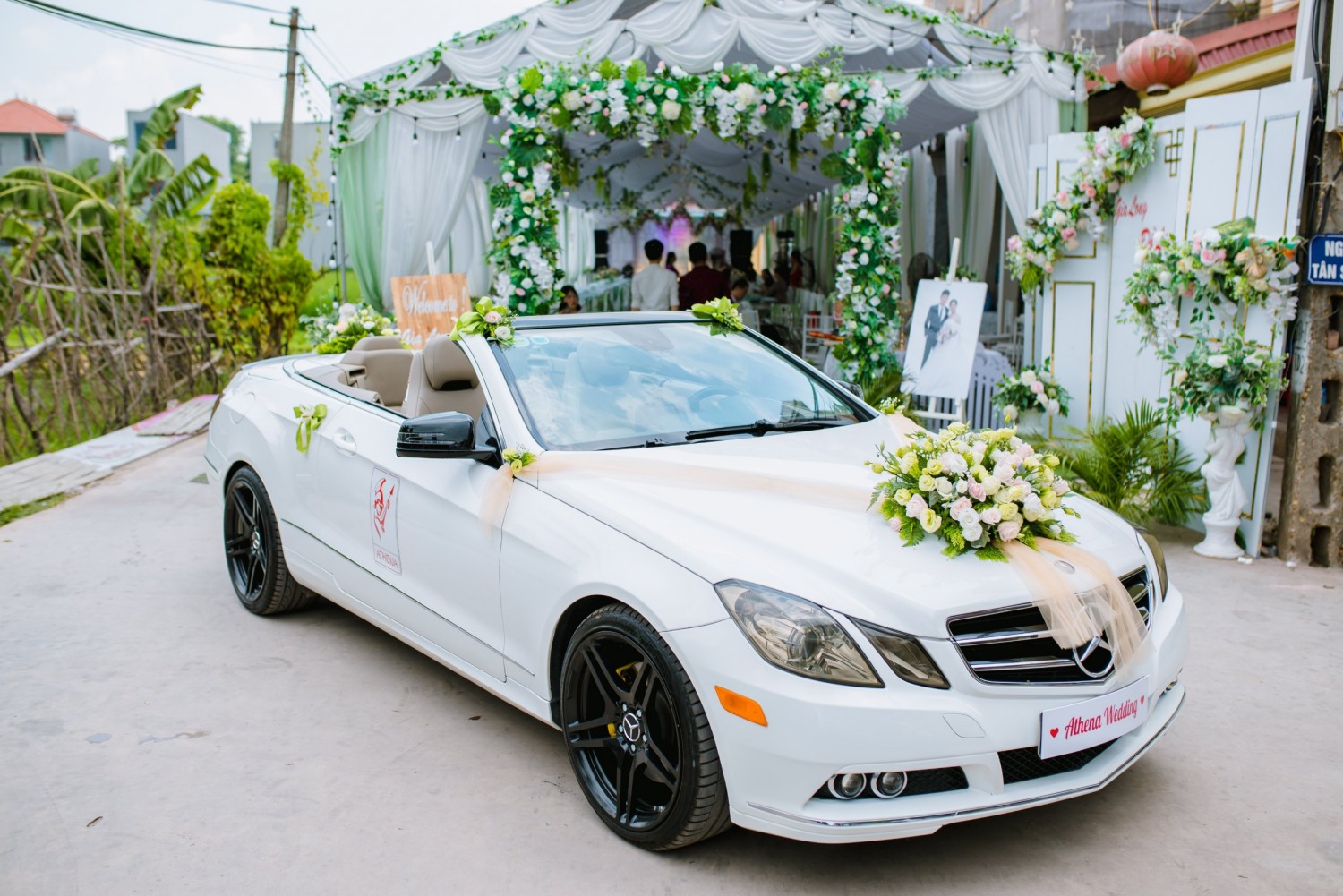 Cho thuê xe cưới Mercedes E300
