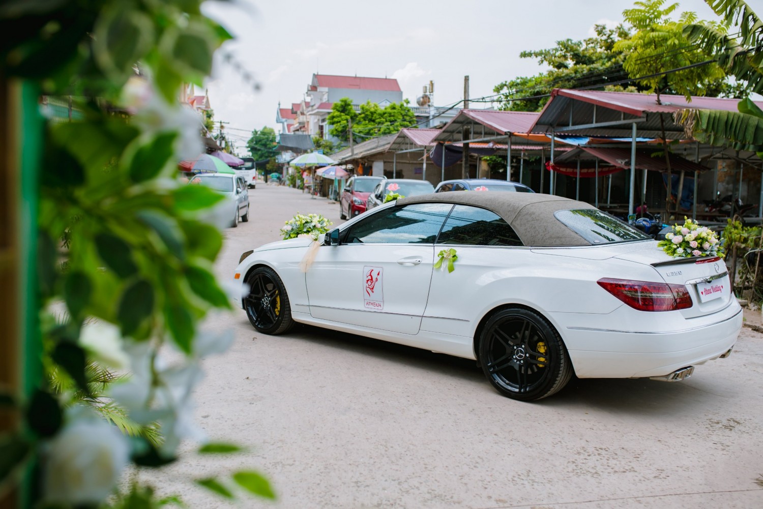 Cho thuê xe cưới Mercedes E300