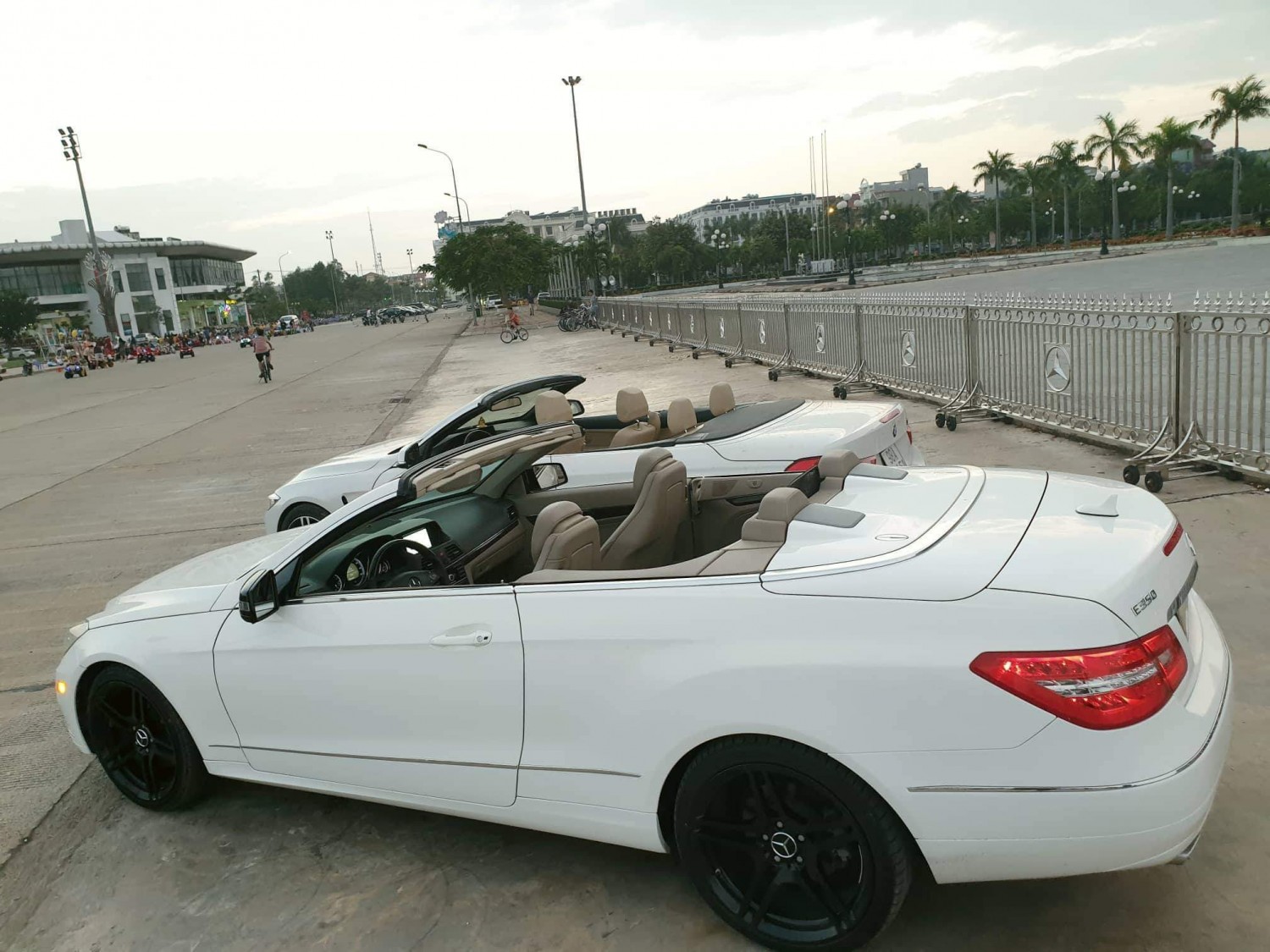 Cho thuê xe cưới Mercedes E300