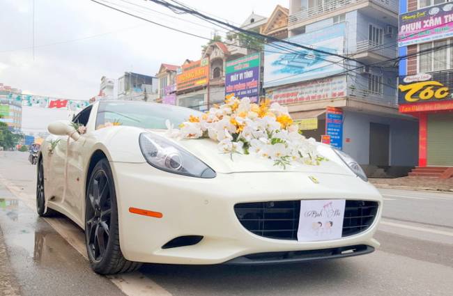 Cho thuê xe cưới Ferrari 599