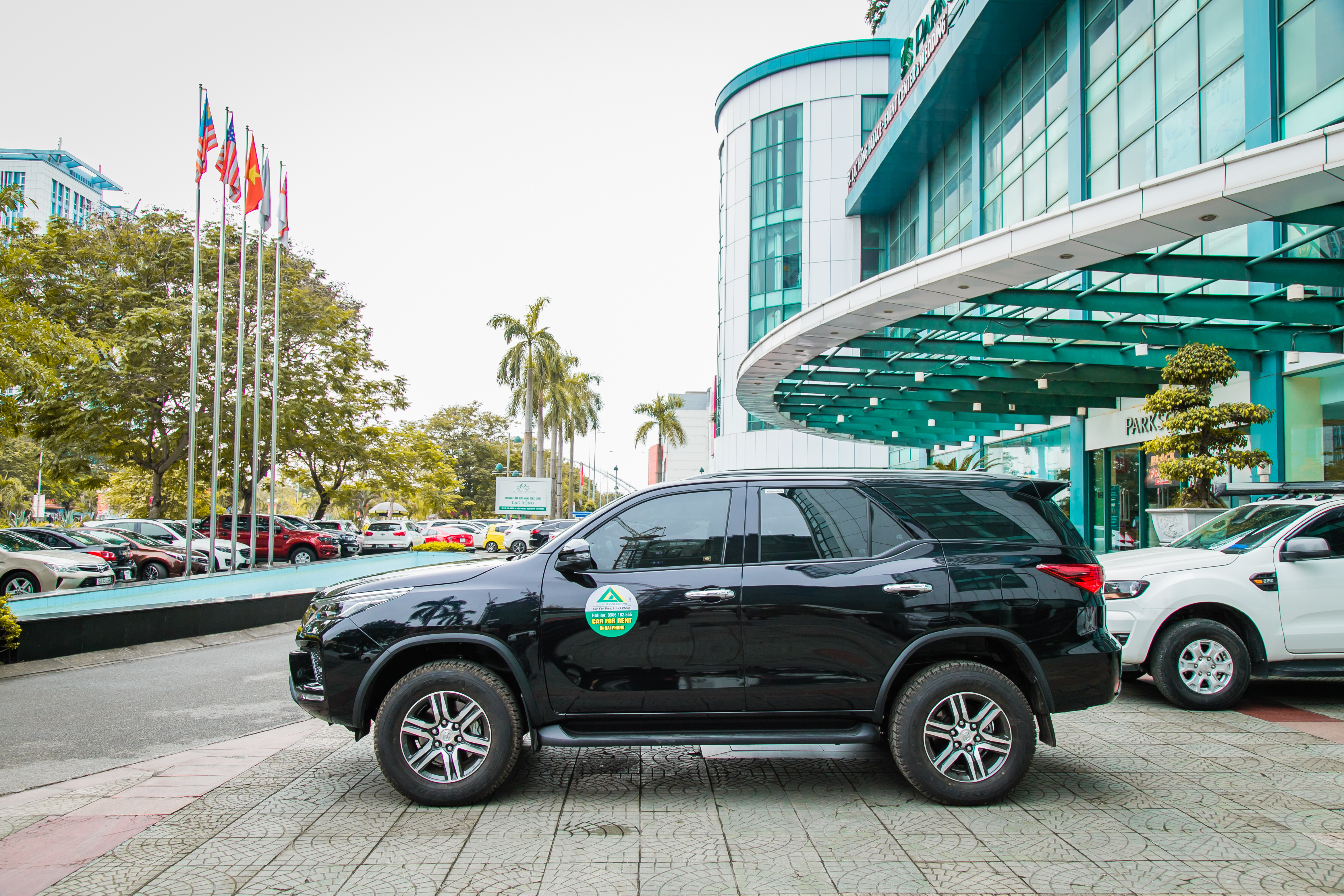 Fortuner 2021 - luxury car for rent